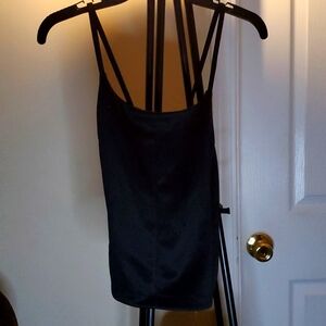 TEENS OR LADIES NIKE TIGHT-FIT COOLANT TOP SIZE SMALL